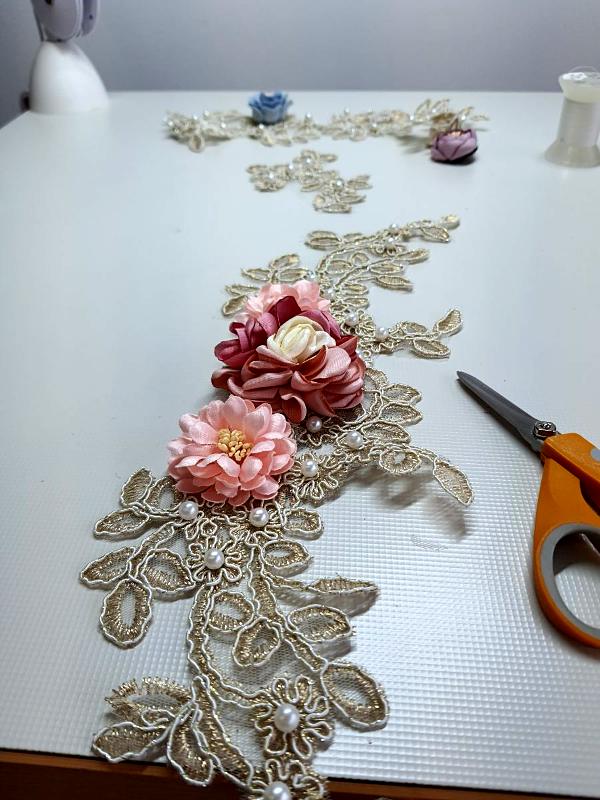 Applique brodée en préparation