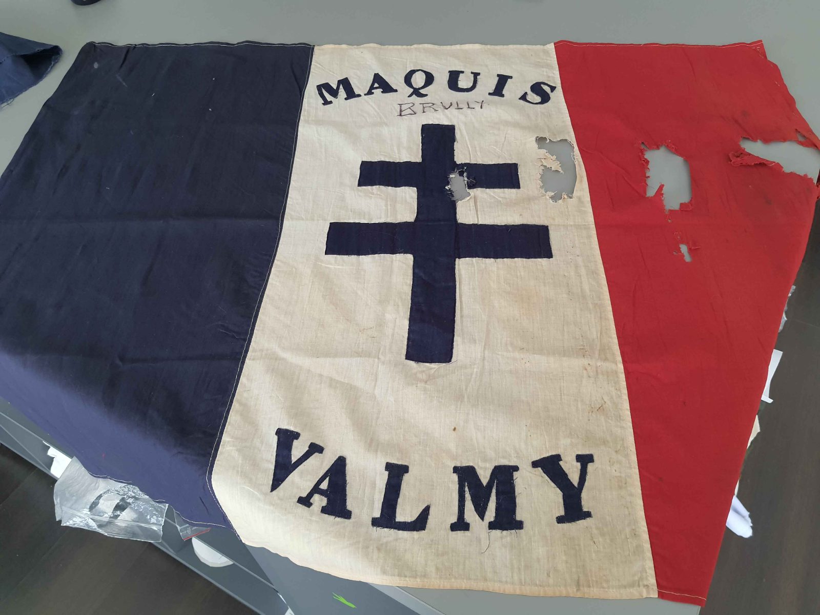 Drapeau du maquis Valmy avant restauration